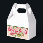 Ballotins Abondance rose sur une boîte à faveurs en pignon<br><div class="desc">Le design de ce produit est basé sur une peinture que j'ai faite d'un bouquet de roses. Il comporte de nombreuses roses et boutons qui sont à différents stades d'évolution. Comme toutes les fleurs, elles ne durent pas trop longtemps, mais avec ce produit, vous pouvez savourer leur beauté tout au...</div>