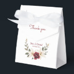 Ballotins Amour éternel<br><div class="desc">La faire-part de mariage "Everternal Love" offre une expression vraiment intemporelle de romance. Ce design élégant présente un beau bouquet aquarelle au fond, soigneusement composé de roses rouges profondes et de lys calles blancs immaculés, complété par les délicats feuilles de meuniers poussiéreux. L'arrangement asymétrique et formel symbolise une histoire d'amour...</div>