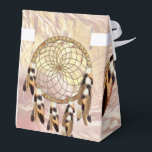 Ballotins Attrape-Rêves Mariage<br><div class="desc">Un design d'attrape-rêves avec des garnitures dorées et marron qui comprend un cercle de bambou rond toile de vie avec des plumes de tons marron et des perles rouges sur un fond de plume doux pour un mariage.</div>