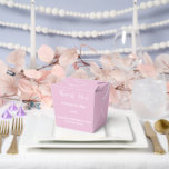 Ballotins Ballotin de traitement de fête<br><div class="desc">Cette boîte de faveur de partie est affichée dans une couleur mauve élégante. Customisez cet élément et modifiez l'exemple de texte sur le vôtre. Astuce : Ajoutez simplement vos bonnes friandises et ajoutez un ruban festif.</div>