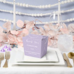 Ballotins Ballotin de traitement de fête<br><div class="desc">Cette boîte de faveur de fête est affichée dans une élégante couleur lavande. Customisez cet élément et modifiez l'exemple de texte sur le vôtre. Astuce : Ajoutez simplement vos bonnes friandises et ajoutez un ruban festif.</div>