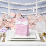 Ballotins Ballotin de traitement de fête<br><div class="desc">Cette boîte de faveur de fête est présentée dans une élégante couleur mauve et blanche. Customisez cet élément et modifiez l'exemple de texte sur le vôtre. Astuce : Ajoutez simplement vos bonnes friandises et ajoutez un ruban festif.</div>
