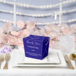 Ballotins Ballotin de traitement de fête<br><div class="desc">Cette boîte de faveur de la fête est affichée dans une élégante couleur bleue royale. Customisez cet élément et modifiez l'exemple de texte sur le vôtre. Astuce : Ajoutez simplement vos bonnes friandises et ajoutez un ruban festif.</div>