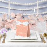 Ballotins Ballotin de traitement de fête<br><div class="desc">Cette boîte de faveur de fête est présentée dans une élégante couleur pêche et blanche. Customisez cet élément et modifiez l'exemple de texte sur le vôtre. Astuce : Ajoutez simplement vos bonnes friandises et ajoutez un ruban festif.</div>