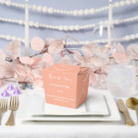 Ballotins Ballotin de traitement de fête<br><div class="desc">Cette boîte de faveur de fête est affichée dans une couleur pêche élégante. Customisez cet élément et modifiez l'exemple de texte sur le vôtre. Astuce : Ajoutez simplement vos bonnes friandises et ajoutez un ruban festif.</div>