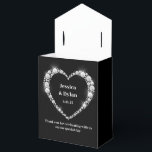 Ballotins Ballotin de traitement de fête<br><div class="desc">Cette boîte de fête est présentée dans une élégante couleur noir et blanc avec un accent brillant diamant au centre avant. Customisez cet élément et modifiez l'exemple de texte sur le vôtre avec ce modèle. Astuce : Ajoutez simplement vos bonnes friandises et ajoutez un ruban festif.</div>