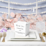 Ballotins Ballotin de traitement de fête<br><div class="desc">Cette boîte de faveur de fête est affichée dans une élégante couleur noir et blanc. Customisez cet élément et modifiez l'exemple de texte sur le vôtre. Astuce : Ajoutez simplement vos bonnes friandises et ajoutez un ruban festif.</div>