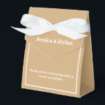 Ballotins Ballotin de traitement de fête<br><div class="desc">Cette boîte de faveur de fête est affichée dans une élégante brindille et couleur blanche. Customisez cet élément et modifiez l'exemple de texte sur le vôtre. Astuce : Ajoutez simplement vos bonnes friandises et ajoutez un ruban festif.</div>