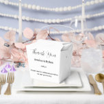 Ballotins Ballotin de traitement de fête<br><div class="desc">Cette boîte de faveur de fête est affichée dans une élégante couleur noir et blanc. Customisez cet élément et modifiez l'exemple de texte sur le vôtre. Astuce : Ajoutez simplement vos bonnes friandises et ajoutez un ruban festif.</div>