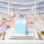 Ballotins Ballotin de traitement de fête<br><div class="desc">Cette boîte de faveur de partie est présentée dans une élégante couleur bleu clair et blanc. Customisez cet élément et modifiez l'exemple de texte sur le vôtre. Astuce : Ajoutez simplement vos bonnes friandises et ajoutez un ruban festif.</div>