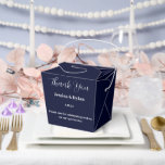 Ballotins Ballotin de traitement de fête<br><div class="desc">Cette boîte de faveur de fête est affichée dans une élégante couleur marine. Customisez cet élément et modifiez l'exemple de texte sur le vôtre. Astuce : Ajoutez simplement vos bonnes friandises et ajoutez un ruban festif.</div>