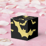 Ballotins Ballotin d'Halloween par la poète Adiela Akoo<br><div class="desc">C'est Halloween et les Draculas lancent une fête à leur crypte, la demeure hantée sur la colline. C'est un repère que vous ne pouvez pas manquer. Ils vous ont envoyé un invitation et vous ont hypnotiquement voulu assister, au coucher du soleil sur Halloween. Entrez dans l'esprit avec cette ballotin ravissante...</div>