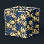 Ballotins Ballotin Party Favoriser Box-Gold Stars<br><div class="desc">Boite de faveur de fête dans un design d'impression festif d'étoiles d'or. Couleur bleu marine Personnaliser cet article ou acheter tel quel. Image stock</div>