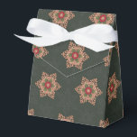 Ballotins Ballotin vert Holly Star<br><div class="desc">Cette motif festive et élégante ajoute un charme d'antan à vos décorations de vacances. L'étoile sainte évoque un design celte. L'arrière - plan a une conception subtile de la nature et des flocons de neige inspirés des feuilles. Les couleurs et les oeuvres d'art saintes de ce design se coordonnent avec...</div>