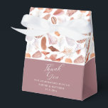 Ballotins Beach Seashells Aquarelle Côte Chic Mariage<br><div class="desc">Beach Seashells Watercolor Coastal Chic Wedding Favor Boxes présente un joli motif de coquillages sur un arrière - plan blanc avec le texte "Merci" dans le script moderne et personnalisé avec vos noms et date. Au contraire, votre mot-clic sur les médias sociaux. Idéal pour les mariages et événements côtiers et...</div>