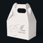 Ballotins Beige Merci Beaucoup Élégant Calligraphie Merci<br><div class="desc">Le minimalisme avec une touche élégante dans ce design intemporel de boîte de remerciement avec une belle écriture calligraphique en noir épelant Merci et le mot BEAUCOUP en caractères sans empattements modernes sur un fond simple beige ivoire. La combinaison est élégante et de bon goût. Ce design est un excellent...</div>