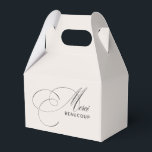 Ballotins Beige Merci Beaucoup Élégant Calligraphie Merci<br><div class="desc">Le minimalisme avec une touche élégante dans ce design intemporel de boîte de remerciement avec une belle écriture calligraphique en noir épelant Merci et le mot BEAUCOUP en caractères sans empattements modernes sur un fond simple beige ivoire. La combinaison est élégante et de bon goût. Ce design est un excellent...</div>