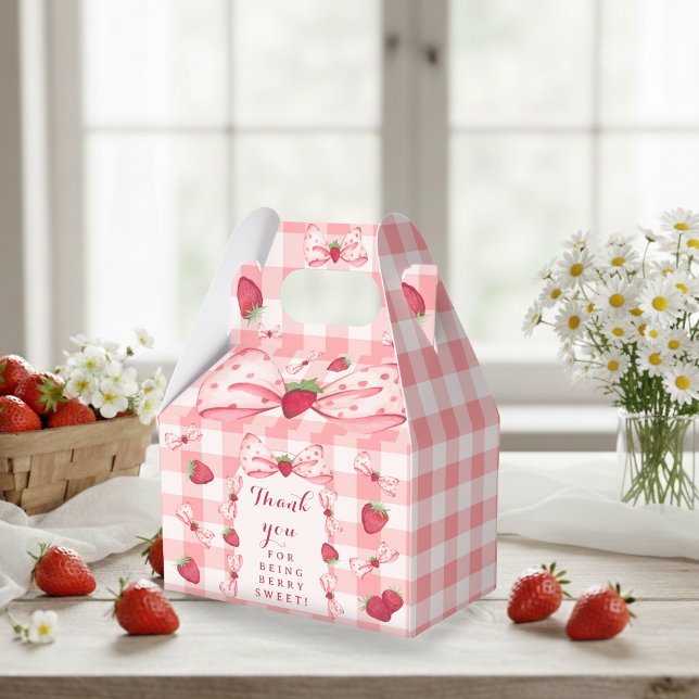 Ballotins Berry First Birthday Red Gingham Bows Square (Berry First Birthday Red Gingham Bows Square Favor Boxes - Gable 5x3x6.5 )
