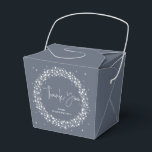 Ballotins Bleu gris brillant Merci<br><div class="desc">Une couronne de lumières scintillantes contre un arrière - plan gris-bleu. La police de script "Merci" est une image, elle peut donc être redimensionnée, pivotée et repositionnée. Le reste du texte est entièrement modifiable. L'image Sparkling Lights peut également être redimensionnée et déplacée. D'autres couleurs, différentes tailles/formes de ballotin et d'éléments...</div>