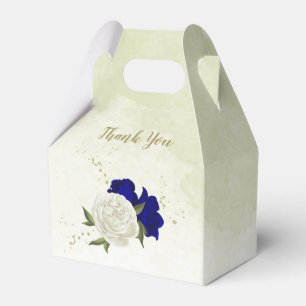 Ballotins bleu royal fleurs blanches verdure mariage