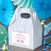 Boîte de cadeau d'anniversaire fille avec ruban dr