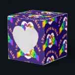 Ballotins Boîte de faveur Amour avant tout<br><div class="desc">*Personnalisez avec votre choix de couleurs de fond.</div>