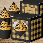 Ballotins Boîte de faveur de coeur à carreaux Buffalo - Or e<br><div class="desc">Boîte de faveur de coeur en or et noir à carreaux buffalo. Le texte au dos de la boîte est personnalisable. Si vous utilisez le bouton / outil 'Modifier le design', vous pouvez également ajouter vos propres images / photos. D'autres coloris disponibles. Voir la collection de toutes les tailles de...</div>