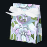 Ballotins Boîte de faveur de fleurs Smeraldo<br><div class="desc">LA FLEUR de mon Monde Violet : la Fleur Smeraldo Mythique (avec ses feuilles très particulières... ) Selon une ancienne légende italienne, cette fleur imaginaire symbolise un amour secret non avoué par peur d'être rejeté. C'est le sujet d'une chanson de mon Groupe K-pop mondial favori : ils utilisent cette fleur...</div>