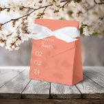 Ballotins Boîte de faveur de mariage orange minimaliste<br><div class="desc">Adoptez l'élégance avec notre boîte de faveur de mariage orange minimaliste, conçue pour le couple moderne. Cet ensemble d'invitation présente une teinte orange chaleureuse qui dégage un sentiment de joie et de célébration. Le texte est présenté dans une police facile à lire, assurant la clarté et la sophistication. Une typographie...</div>