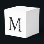 Ballotins Boîte de Faveur de Monogramme et de Nom Personnali<br><div class="desc">Conception de Monogramme et de Nom Personnalisée
détaille un monogramme et un nom personnalisés dans un style de police serif classique.
Parfait pour un mariage, des vacances, une réunion de famille et pour toutes les occasions spéciales.</div>