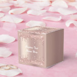 Ballotins Boîte de faveur de texte personnalisé Rouge or ros<br><div class="desc">Boîtes de faveur avec gouttes de paillettes de rose gold Blush Texte personnalisé Rose Moderne - Ajoutez votre texte unique ou supprimez le texte - Faites votre boîte à cartes spéciale / Boîtes cadeaux - Redimensionnez et déplacez ou supprimez et ajoutez du texte / éléments avec l'outil de personnalisation. Conception...</div>