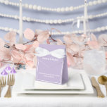 Ballotins Boîte de faveur de traitement de fête<br><div class="desc">Cette boîte de faveur de fête est présentée dans une couleur lavande et blanche élégante.
Personnalisez cet article et remplacez le texte d'exemple par le vôtre.
Conseil : il suffit d'ajouter vos excellents traitements et un ruban de fête.</div>
