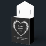 Ballotins Boîte de faveur de traitement de fête<br><div class="desc">Cette boîte de faveur de fête est présentée dans une couleur élégante noir et blanc avec un accent de scintillement de diamant au centre avant. Personnalisez cet article et remplacez le texte d'exemple par le vôtre grâce à ce modèle. Astuce : Ajoutez simplement vos excellents traitements et ajoutez un ruban...</div>