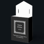 Ballotins Boîte de faveur de traitement de fête<br><div class="desc">Cette boîte de faveur de fête est présentée dans une couleur élégante noir et blanc avec un accent de scintillement de diamant au centre avant. Personnalisez cet article et remplacez le texte d'exemple par le vôtre grâce à ce modèle. Astuce : il suffit d'ajouter vos excellents traitements et un ruban...</div>