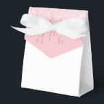 Ballotins Boîte de friandises à paillettes Drip Party<br><div class="desc">La boîte de faveur de fête est présentée avec une fausse impression de paillettes rose blush sur le rabat avant. 
Parfait pour offrir des friandises en cadeau. Personnalisez cet article ou achetez-le tel quel.
Conseil : il suffit d'ajouter vos excellentes friandises et d'ajouter un joli ruban.




Impression sous licence</div>