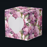 Ballotins Boîte de friandises à thème lilas<br><div class="desc">La boîte de faveur de fête est présentée avec une impression florale de lilas. 
Personnalisez cet article ou achetez-le tel quel.
Conseil : Ajoutez simplement vos excellentes friandises et un ruban de fête.



Image sous licence</div>