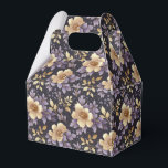 Ballotins Boîte de friandises Floral Favor<br><div class="desc">La boîte de friandises pour la fête est présentée avec une belle impression florale multicolore violette. 
Personnalisez cet article ou achetez-le tel quel.
Conseil : il suffit d'ajouter vos excellentes friandises et d'ajouter un ruban de fête.



Image sous licence</div>