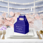 Ballotins Boîte de friandises pour fête<br><div class="desc">La boîte de faveur de fête est présentée dans une élégante couleur bleu royal.
Personnalisez cet article et remplacez le texte d'exemple par le vôtre.
Astuce : il suffit d'ajouter vos délicieuses friandises et un ruban festif.</div>