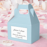 Ballotins Boîte de friandises pour fête<br><div class="desc">La boîte de faveur de fête est présentée dans une élégante couleur de brouillard bleu.
Personnalisez cet article et remplacez le texte d'exemple par le vôtre.
Astuce : il suffit d'ajouter vos délicieuses friandises et un ruban de fête.</div>