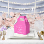 Ballotins Boîte de friandises pour fête<br><div class="desc">La boîte de faveur de fête est montrée dans une couleur rose chaud festif.
Personnalisez cet article et remplacez le texte d'exemple par le vôtre.
Astuce : il suffit d'ajouter vos excellentes friandises et un ruban festif.</div>