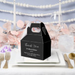 Ballotins Boîte de friandises pour fête<br><div class="desc">La boîte de faveur de fête est présentée dans une élégante couleur noire.
Personnalisez cet article et remplacez le texte d'exemple par le vôtre.
Astuce : il suffit d'ajouter vos délicieuses friandises et un ruban de fête.</div>