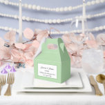 Ballotins Boîte de friandises pour fête<br><div class="desc">La boîte de faveur de fête est présentée dans une élégante couleur vert sauge.
Personnalisez cet article et remplacez le texte exemple par le vôtre.
Astuce : il suffit d'ajouter vos délicieuses friandises et un ruban festif.</div>