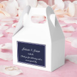 Ballotins Boîte de friandises pour fête<br><div class="desc">La boîte de faveur de fête est présentée dans une couleur bleu marine et blanc élégante.
Personnalisez cet article et remplacez le texte de l'exemple par le vôtre.
Astuce : il suffit d'ajouter vos délicieuses friandises et un ruban de fête.</div>