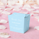 Ballotins Boîte de friandises pour fête<br><div class="desc">Cette boîte de friandises est présentée dans une élégante couleur bleu clair.
Personnalisez cet article et remplacez le texte d'exemple par le vôtre.
Conseil : il suffit d'ajouter vos délicieuses friandises et un ruban de fête.</div>