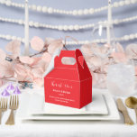 Ballotins Boîte de friandises pour fête<br><div class="desc">La boîte de faveur de fête est présentée dans une élégante couleur rouge.
Personnalisez cet article et remplacez le texte d'exemple par le vôtre.
Conseil : il suffit d'ajouter vos délicieuses friandises et un ruban de fête.</div>