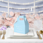 Ballotins Boîte de friandises pour fête<br><div class="desc">La boîte de faveur de fête est présentée dans une élégante couleur bleu clair.
Personnalisez cet article et remplacez le texte exemple par le vôtre.
Astuce : il suffit d'ajouter vos délicieuses friandises et un ruban festif.</div>