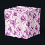 Ballotins Boîte de friandises pour fête des orchidées<br><div class="desc">La boîte de faveur de fête est présentée avec une belle impression florale d'orchidées violettes.
Personnalisez cet article ou achetez tel quel.
Astuce : il suffit d'ajouter vos excellentes friandises et d'ajouter un ruban de fête.



Image sous licence</div>