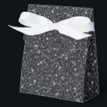 Ballotins Boîte de friandises pour fête glitter<br><div class="desc">La boîte de cadeaux de fête est présentée avec une impression de paillettes fausses de couleur noire festive.
Parfait pour offrir des friandises en cadeau. Personnalisez cet article ou achetez-le tel quel.
Conseil : il suffit d'ajouter vos excellentes friandises et un joli ruban.




Impression sous licence</div>