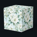 Ballotins Boîte de traitement à la fête florale blanche<br><div class="desc">La boîte de fête est affichée avec une belle impression florale blanche. Customisez cet objet ou achetez tel quel. Astuce : Ajoutez simplement vos bonnes friandises et ajoutez un ruban festif. Image sous licence</div>