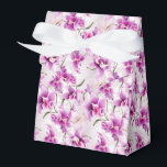 Ballotins Boîte de traitement de la fête des orchidées<br><div class="desc">La boîte de faveur de la fête est présentée avec un joli imprimé fleuri d'orchidées violettes. Customisez cet objet ou achetez tel quel. Astuce : Ajoutez simplement vos bonnes friandises et ajoutez un ruban festif. Image sous licence</div>